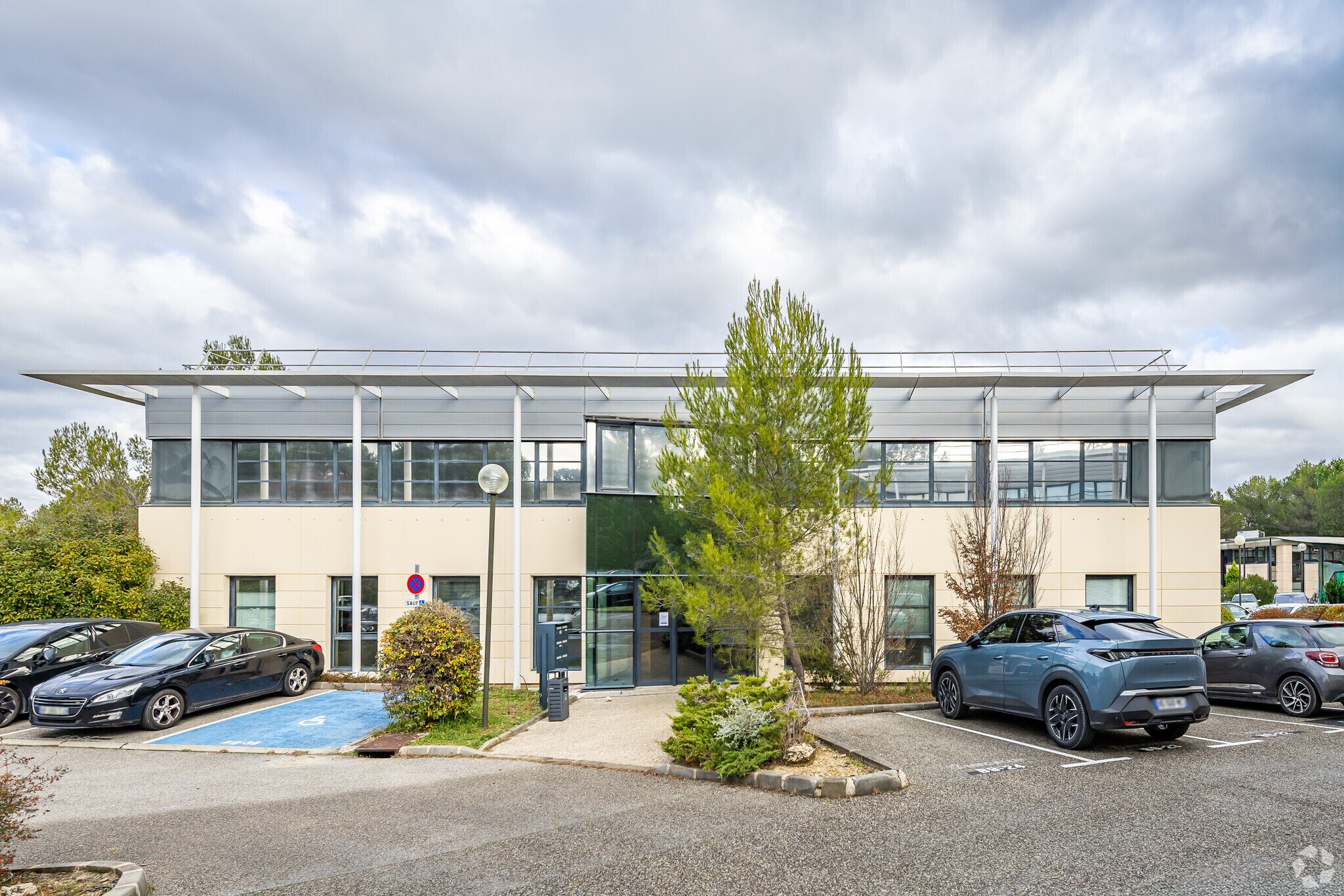 Office in Aix-en-Provence for lease Building Photo- Image 1 of 6