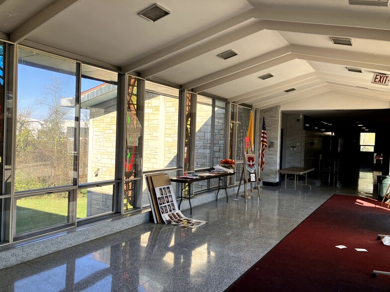 2603 Old Elizabeth Rd, West Mifflin, PA à vendre - Photo intérieure - Image 2 de 4