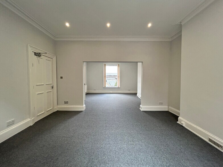12 Manchester Rd, Wilmslow à louer - Photo du bâtiment - Image 2 de 10