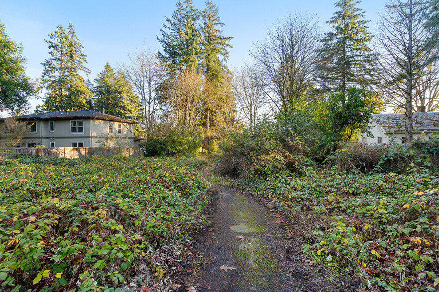 4905 Upper Dr, Lake Oswego, OR à vendre - Photo du bâtiment - Image 3 de 7