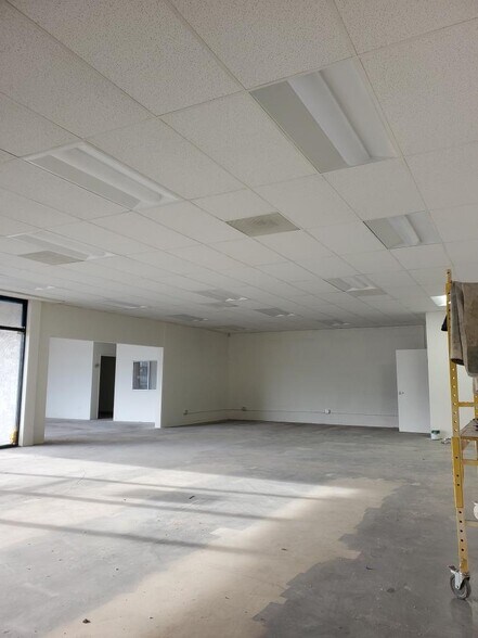 8141 Sunland Blvd, Sun Valley, CA à louer - Photo intérieure - Image 2 de 5