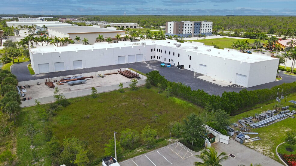 14580 Global Pkwy, Fort Myers, FL à louer - Photo du bâtiment - Image 3 de 29