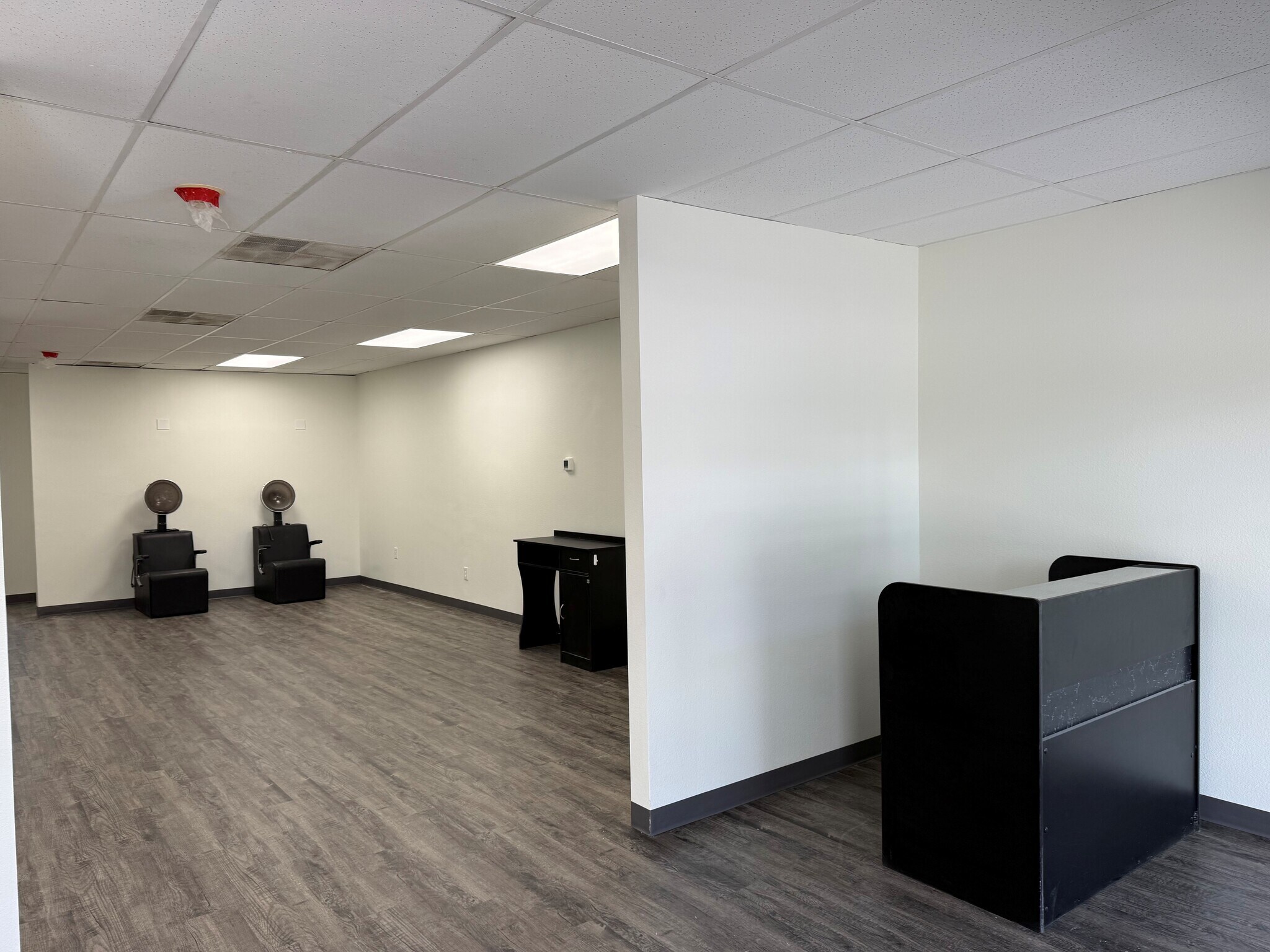 500 N Indiana Ave, Englewood, FL for lease Interior Photo- Image 1 of 9
