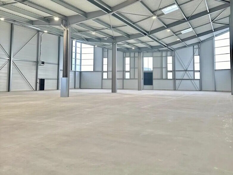 Flex in Limeil-Brévannes for lease - Building Photo - Image 3 of 11
