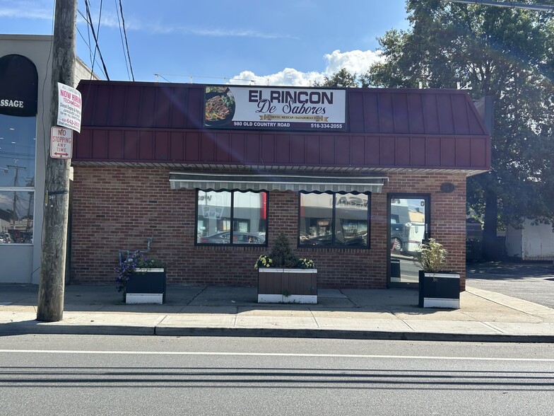 980 Old Country Rd, Westbury, NY for sale - Primary Photo - Image 1 of 2