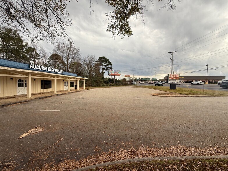 3713-3715 Pepperell Pky, Opelika, AL à louer - Photo du bâtiment - Image 2 de 10