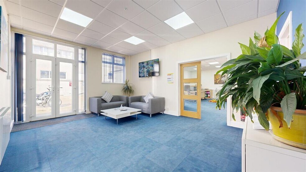 South Way, Portland à vendre - Photo du bâtiment - Image 3 de 11