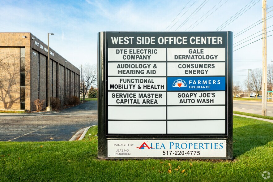 7201 W Saginaw Hwy, Lansing, MI à louer - Photo du bâtiment - Image 3 de 9