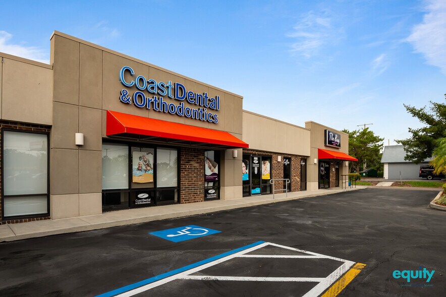 2119 W Brandon Blvd, Brandon, FL à vendre - Photo du bâtiment - Image 3 de 5