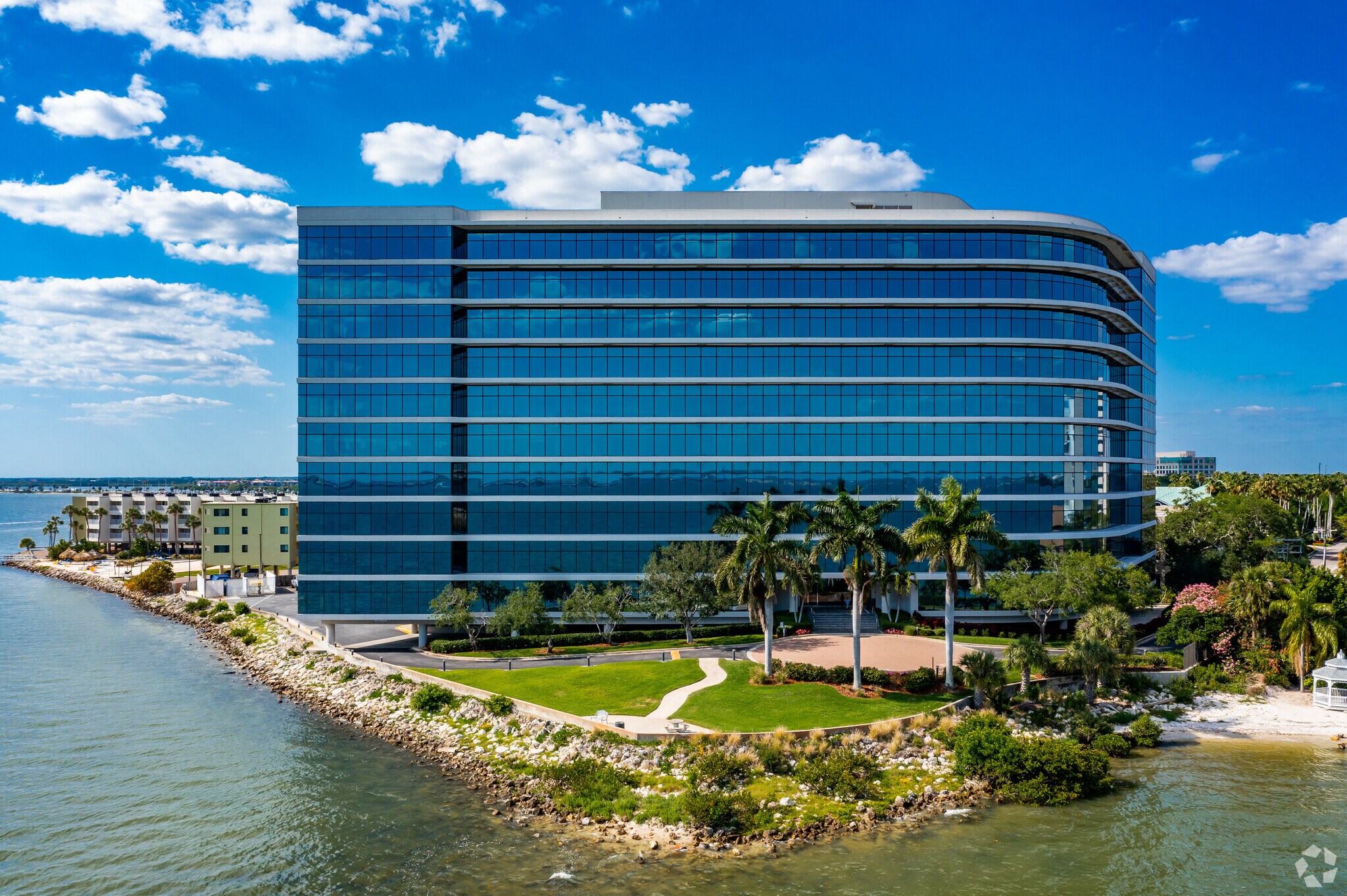 2502 N Rocky Point Dr, Tampa, FL à louer Photo du bâtiment- Image 1 de 14