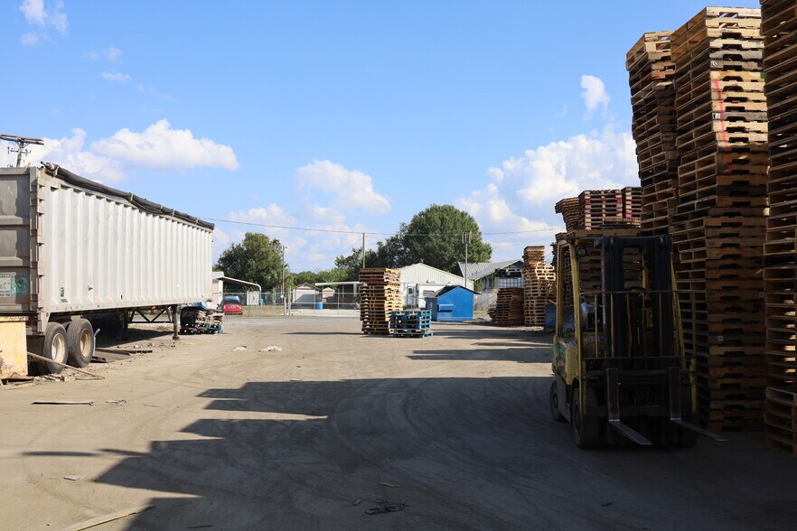 2101 42nd St NW, Winter Haven, FL à louer - Photo du bâtiment - Image 3 de 7