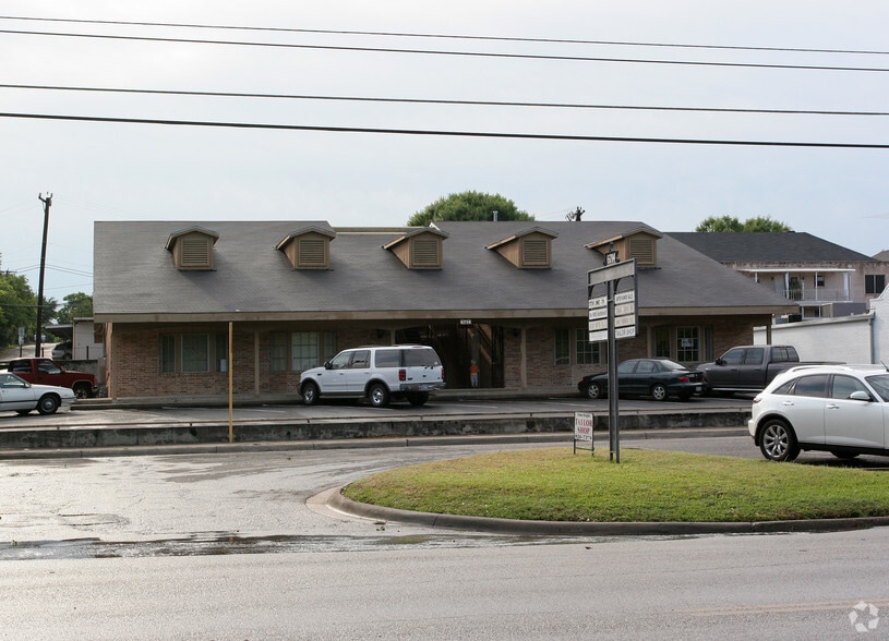 6714 N New Braunfels Ave, San Antonio, TX for lease - Building Photo - Image 3 of 5