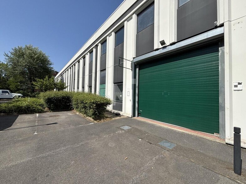 Flex in Verrières-le-Buisson for lease - Building Photo - Image 2 of 9