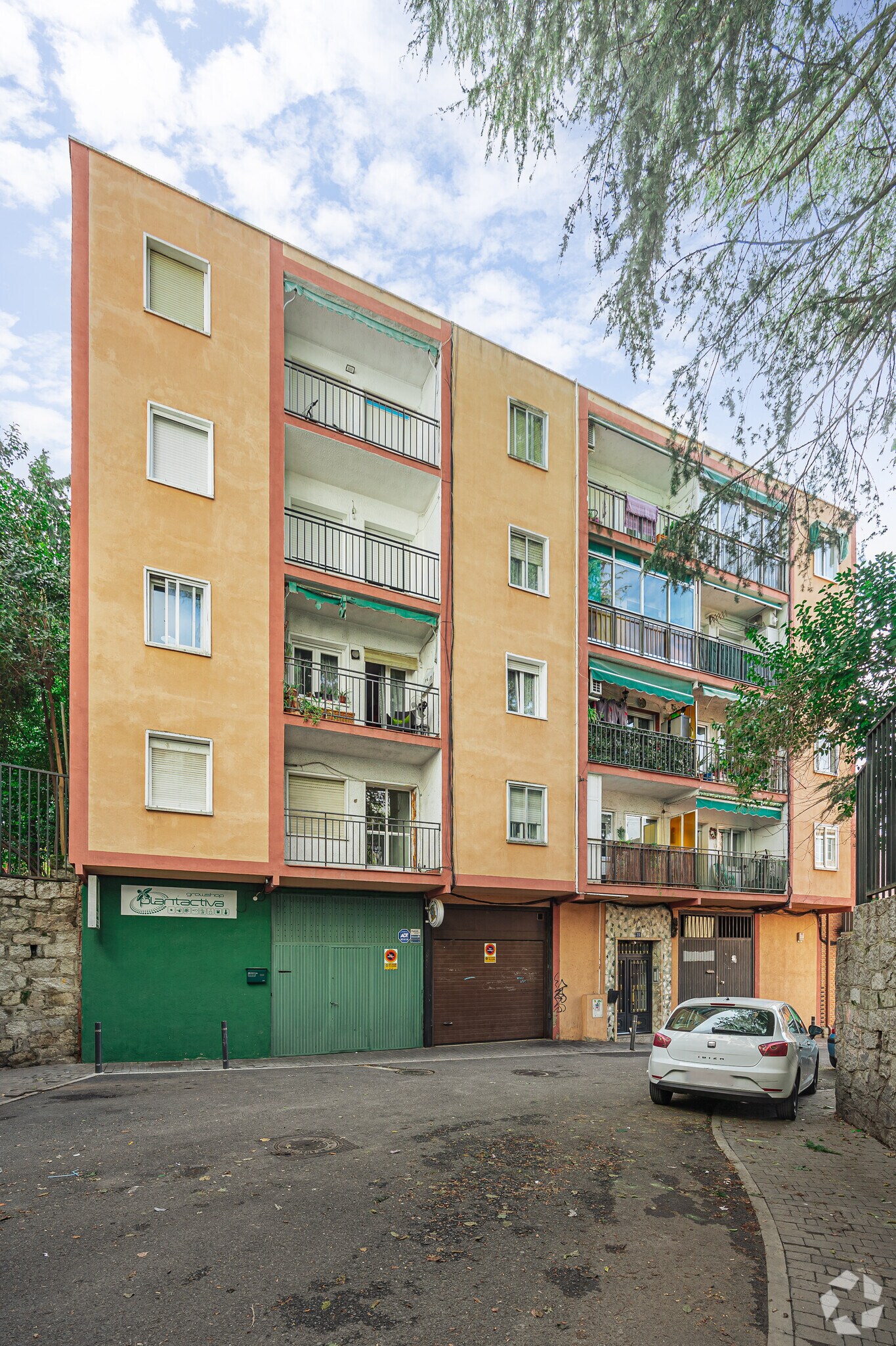 Multifamily in Collado Villalba, Madrid for sale Primary Photo- Image 1 of 4
