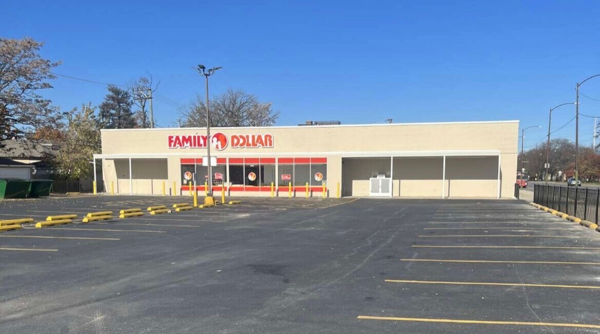 8240 S Stony Island Ave, Chicago, IL à louer Photo du bâtiment- Image 1 de 8