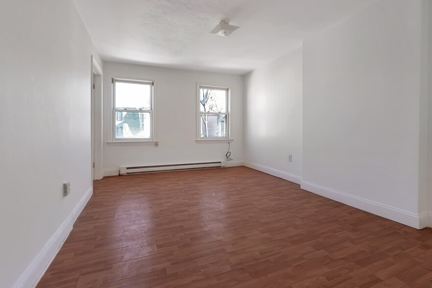 213 W 9th St, Boston, MA for sale - Interior Photo - Image 3 of 11