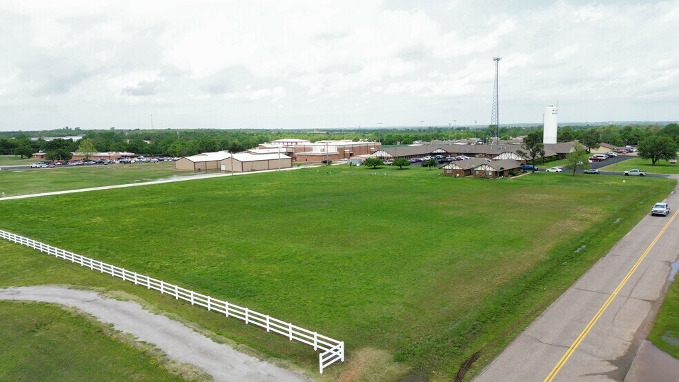 S 8th St, Mcloud, OK à vendre - Aérien - Image 2 de 4