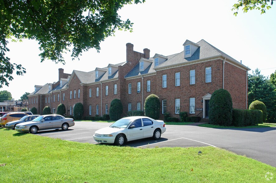 313 E Main St, Hendersonville, TN à louer - Photo du bâtiment - Image 2 de 2