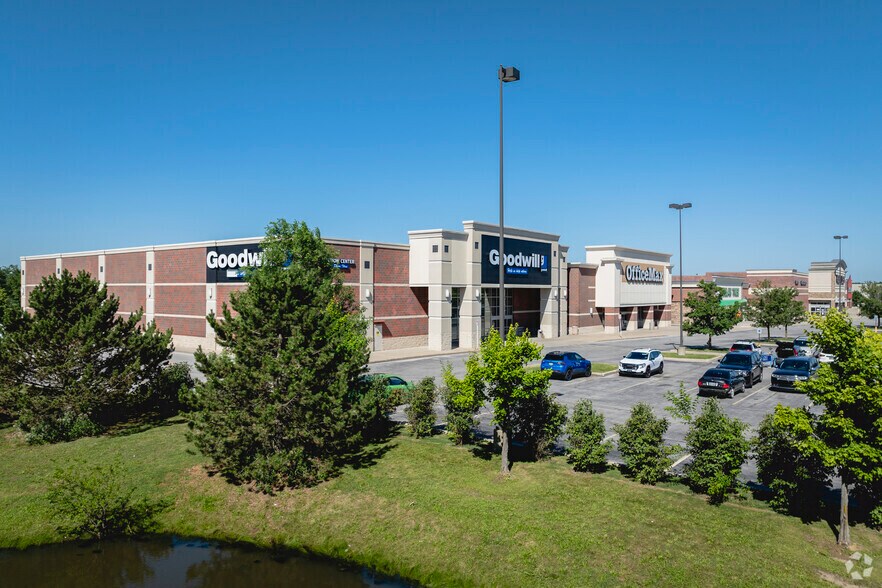 10005-10101 Fremont Pike, Perrysburg, OH à louer - Photo du bâtiment - Image 3 de 5