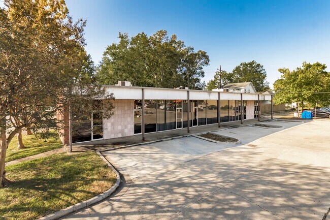 More details for 4950 Government St, Baton Rouge, LA - Retail for Sale