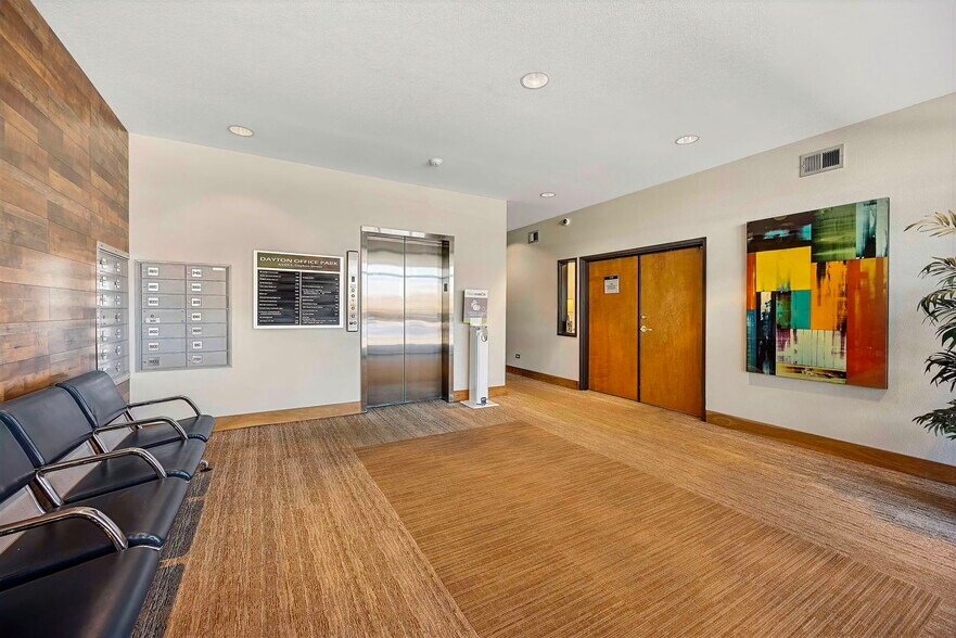 6535 S Dayton St, Greenwood Village, CO à louer - Photo du bâtiment - Image 3 de 21