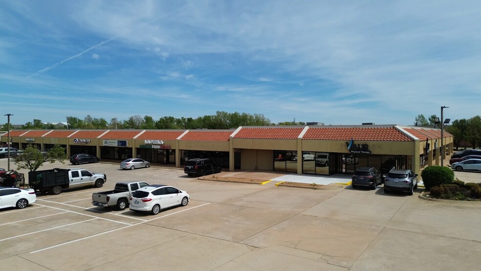 1700-1738 S Kelly Ave, Edmond, OK à louer - Photo du bâtiment - Image 3 de 10