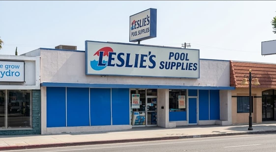 17616-17618 Chatsworth St, Granada Hills, CA for lease Building Photo- Image 1 of 1