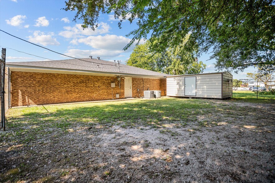 609 Ellis Ave, Lufkin, TX à vendre - Photo du bâtiment - Image 2 de 24