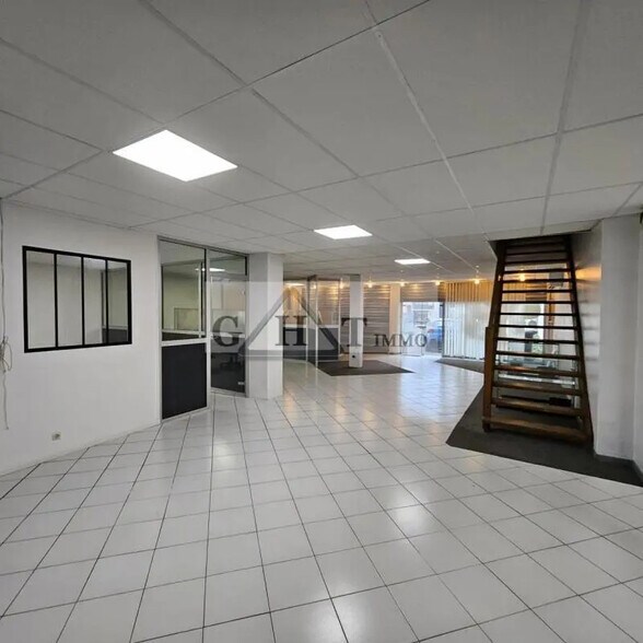 Retail in Juvisy-sur-Orge for sale - Interior Photo - Image 2 of 10