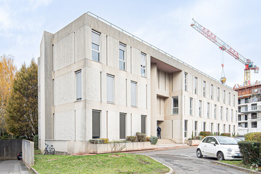 Office in Vélizy-Villacoublay for lease - Primary Photo - Image 1 of 2