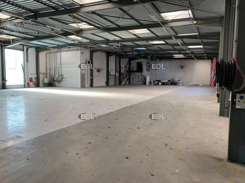 Industrial in Chaponnay for lease - Building Photo - Image 3 of 14