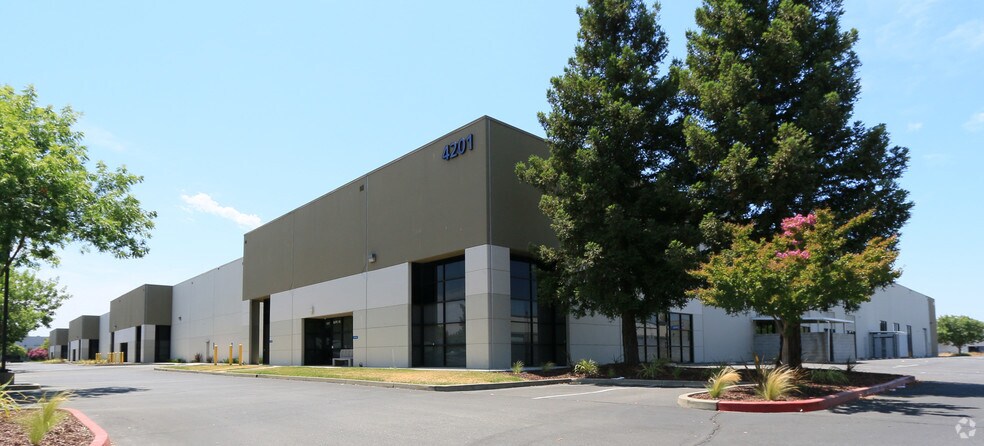 4201 Sierra Point Dr, Sacramento, CA for lease - Building Photo - Image 3 of 11