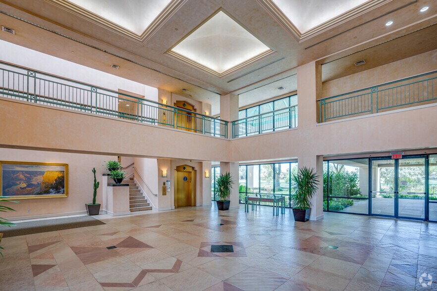 8777 N Gainey Center Dr, Scottsdale, AZ à louer - Hall d’entrée - Image 3 de 14