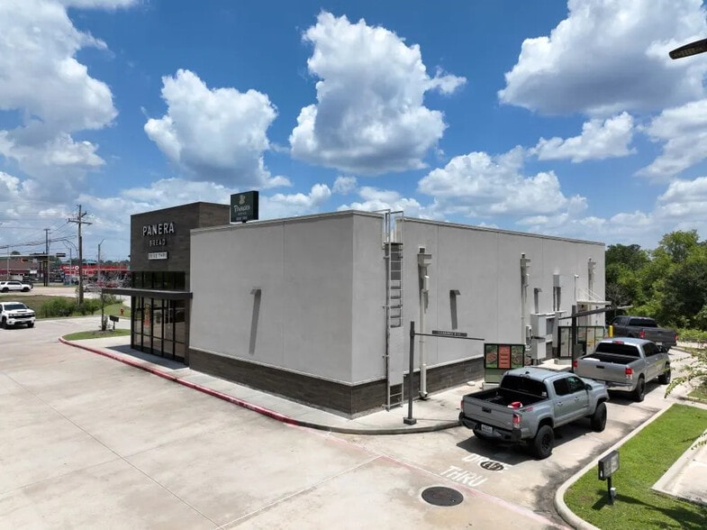 15607 Highway 105 W, Montgomery, TX à louer - Photo du bâtiment - Image 2 de 6