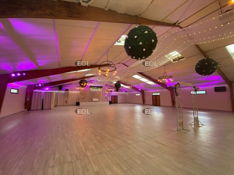 Local d'activités dans Gretz-Armainvilliers à vendre - Photo du bâtiment - Image 2 de 10