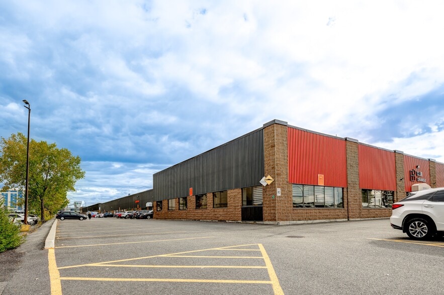 3540-3600 St Griffith, Montréal, QC for lease - Building Photo - Image 3 of 5