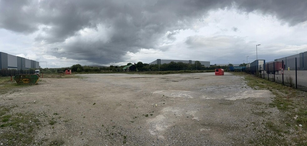 Michael Faraday Ave, Rochdale for lease - Primary Photo - Image 1 of 7