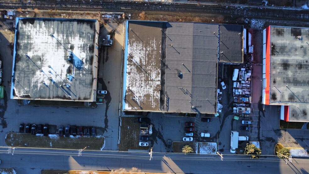 3809 9th St SE, Calgary, AB à louer - Photo du bâtiment - Image 2 de 8