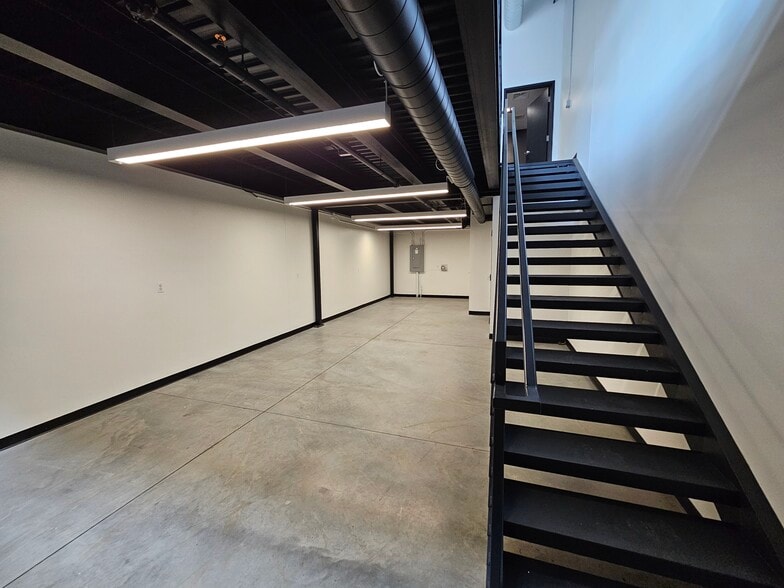 208 Chicane Ln, Pontiac, MI for sale - Building Photo - Image 3 of 17