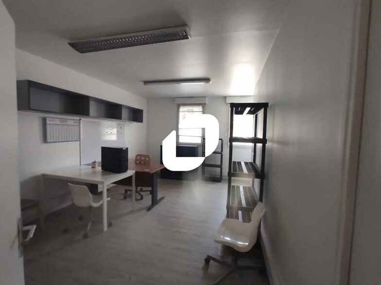 8-10 Rue Henri Dunant, Chevilly-Larue for lease - Building Photo - Image 2 of 16