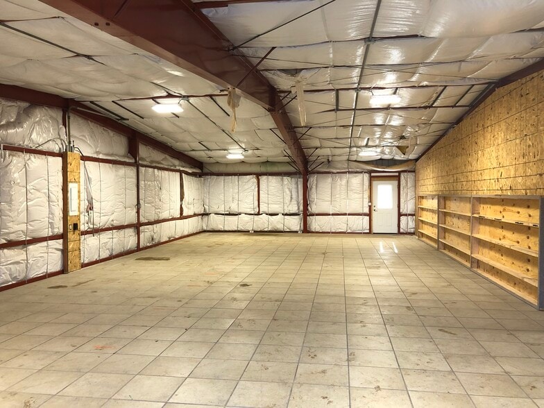 208 W Front St, Alda, NE for lease - Building Photo - Image 3 of 14