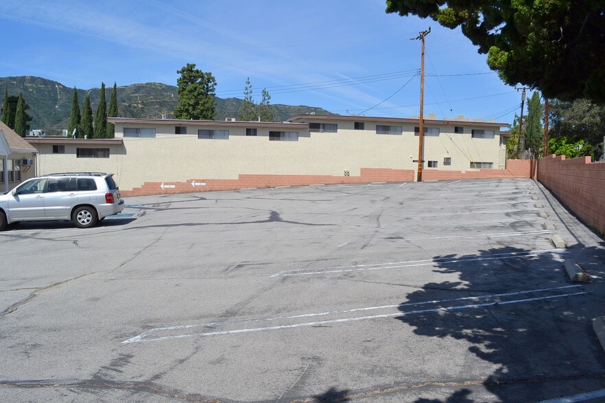 2817 Montrose Ave, Glendale, CA à vendre - Photo du bâtiment - Image 2 de 8