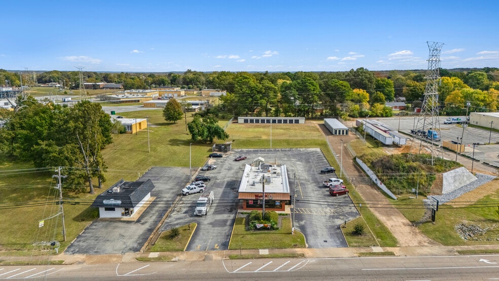 1646 S Highland Ave, Jackson, TN for sale - Building Photo - Image 3 of 7