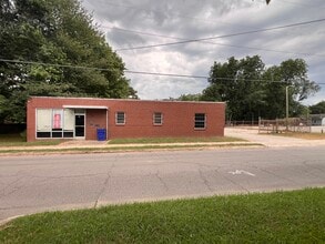 211 W Walnut Ave, McKenzie, TN for lease Building Photo- Image 1 of 24
