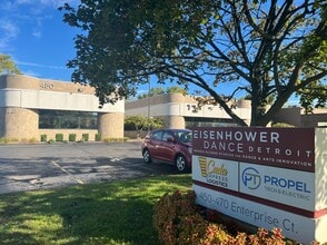 450-470 Enterprise Ct, Bloomfield Hills, MI for lease Interior Photo- Image 2 of 7