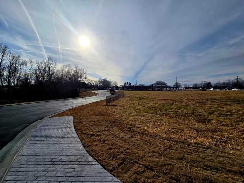 8283 Reidville Rd, Greer, SC for sale - Primary Photo - Image 3 of 9