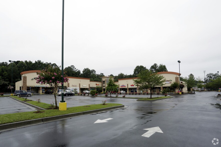 745 Beaver Ruin Rd, Lilburn, GA à louer - Photo principale - Image 1 de 11