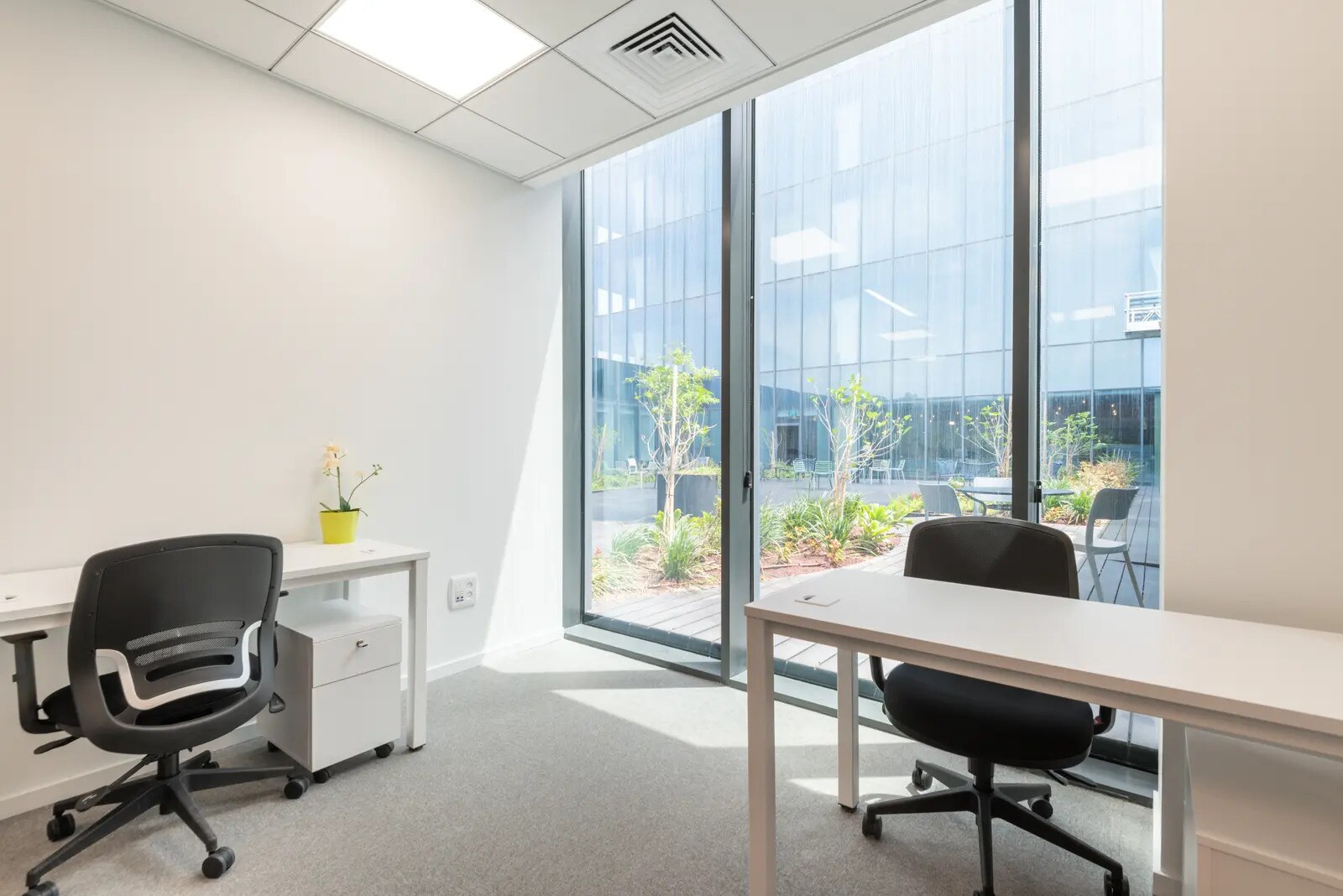 54/56 Avenue Hoche, Paris for lease Building Photo- Image 1 of 17