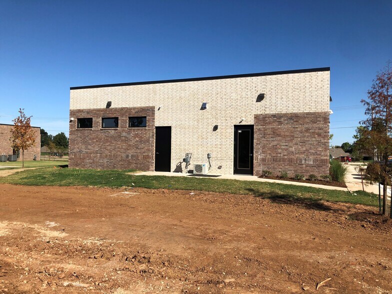 W Covell Rd, Edmond, OK à vendre - Photo du bâtiment - Image 2 de 8