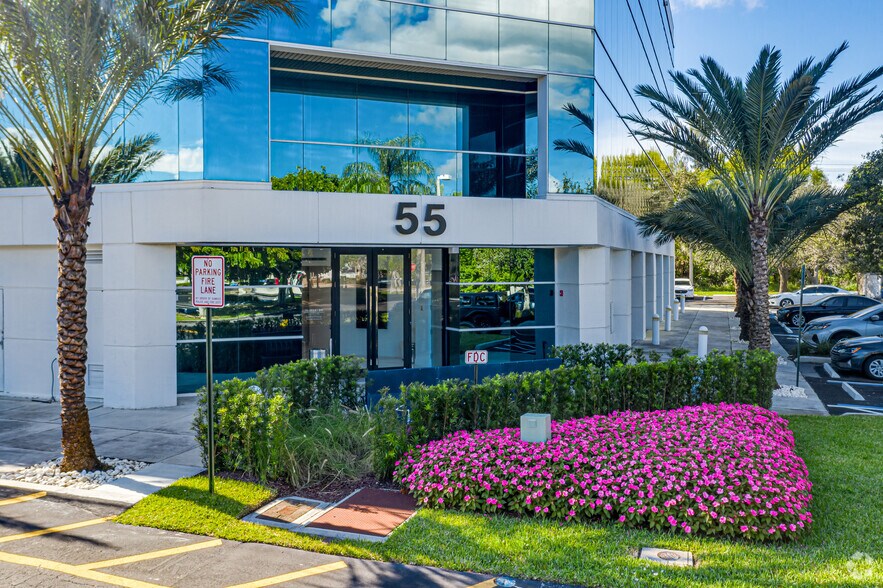 55 Weston Rd, Sunrise, FL à louer - Photo du bâtiment - Image 2 de 8